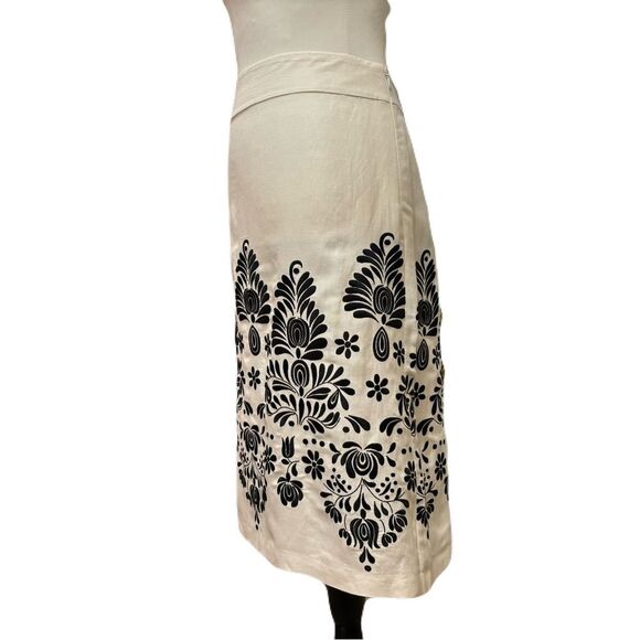 LOFT Black and White Floral Embroidered A-Line Linen -blend Skirt| Size 4 | EUC - Picture 2 of 10